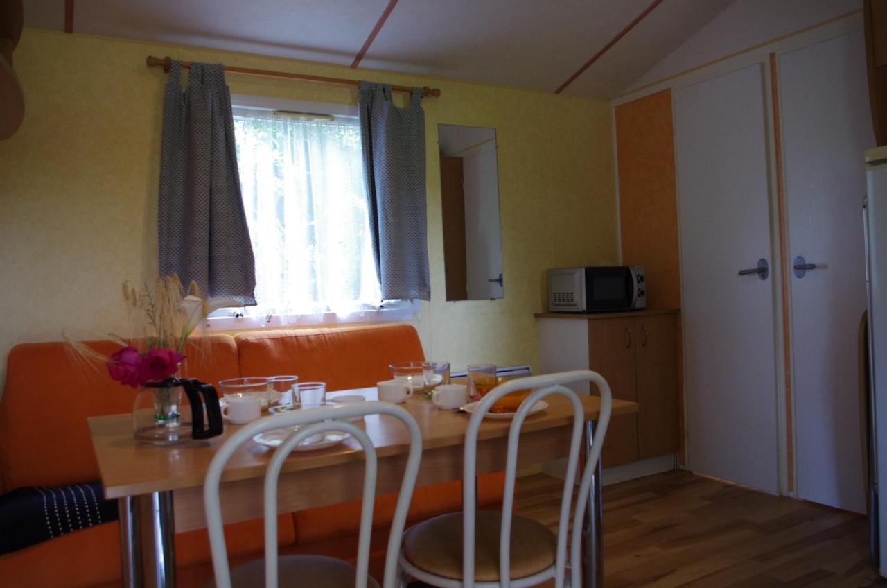 Hotel Camping La Bergerie La Chapelle-Achard Pokoj fotografie